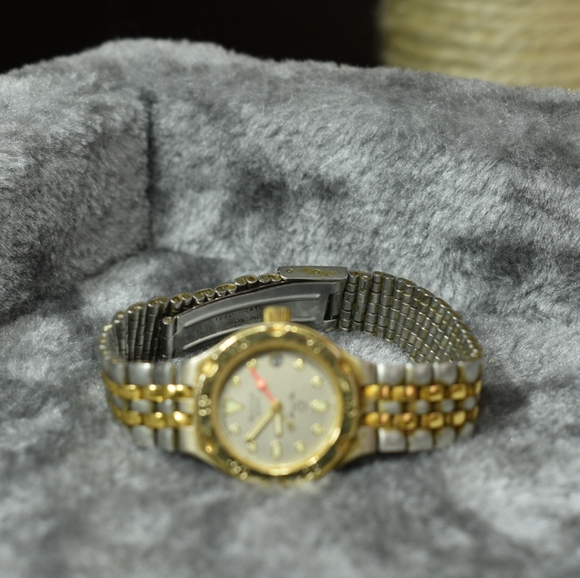 Vintage Two-Tone Bulova Marine Star Watch w/ Calendar - Picture 7 of 13